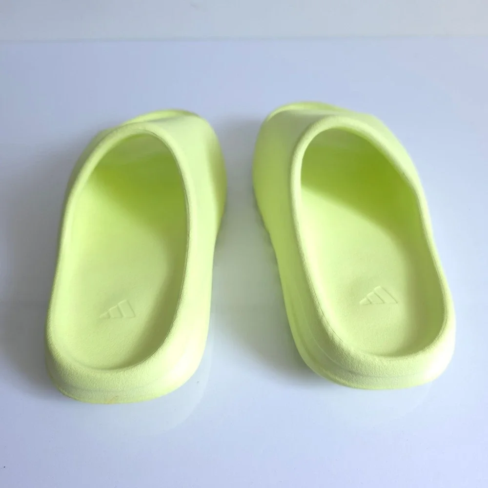 Adidas Yeezy Slide Glow Green Kids GZ6077 Size 5US Sandals